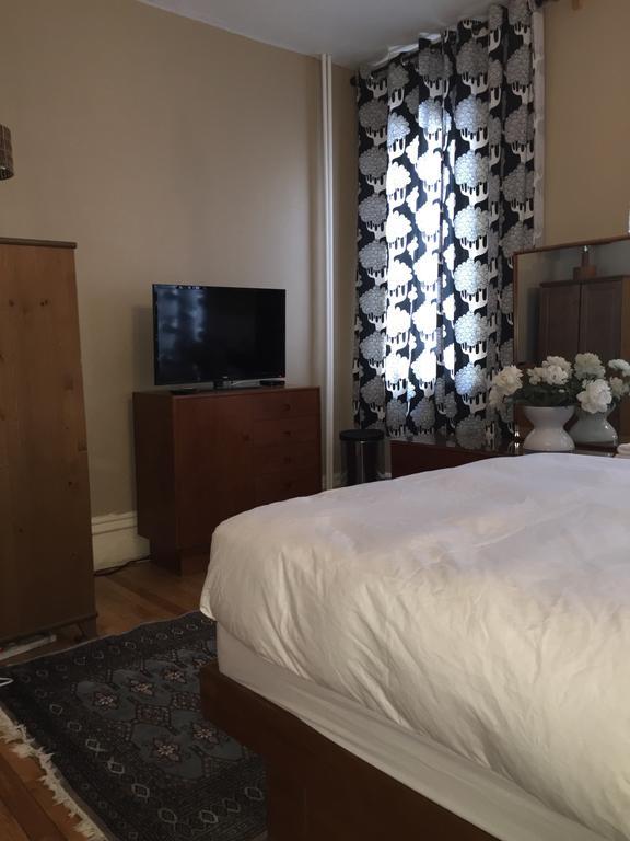 Gold Door Inn Ottawa Room photo