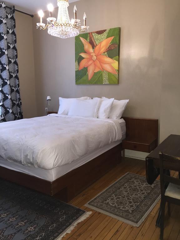 Gold Door Inn Ottawa Room photo