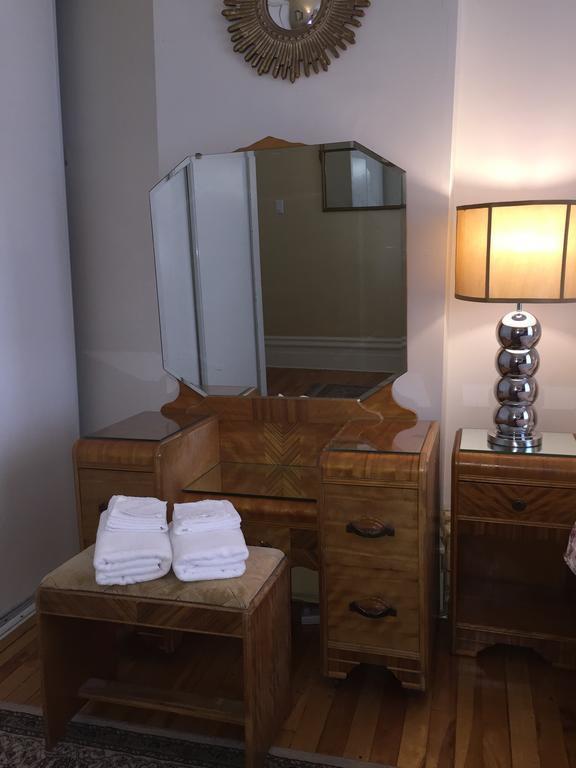 Gold Door Inn Ottawa Room photo