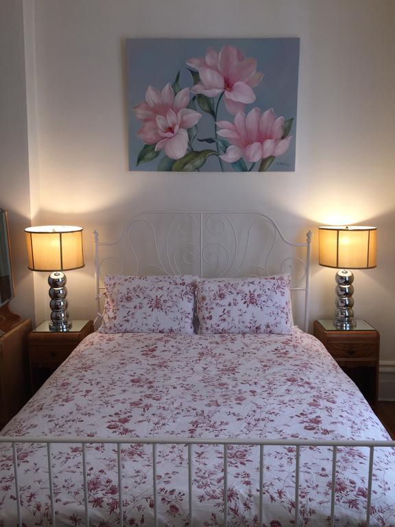Gold Door Inn Ottawa Room photo