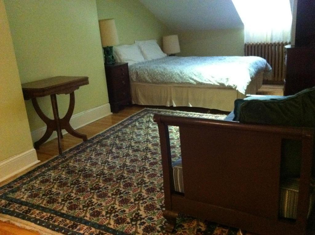 Gold Door Inn Ottawa Room photo